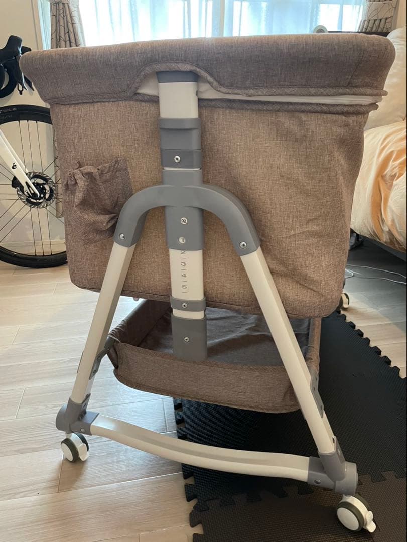 折りたたみ式 vinona ベビーベッド／コンパクト収納タイプ　カーキ