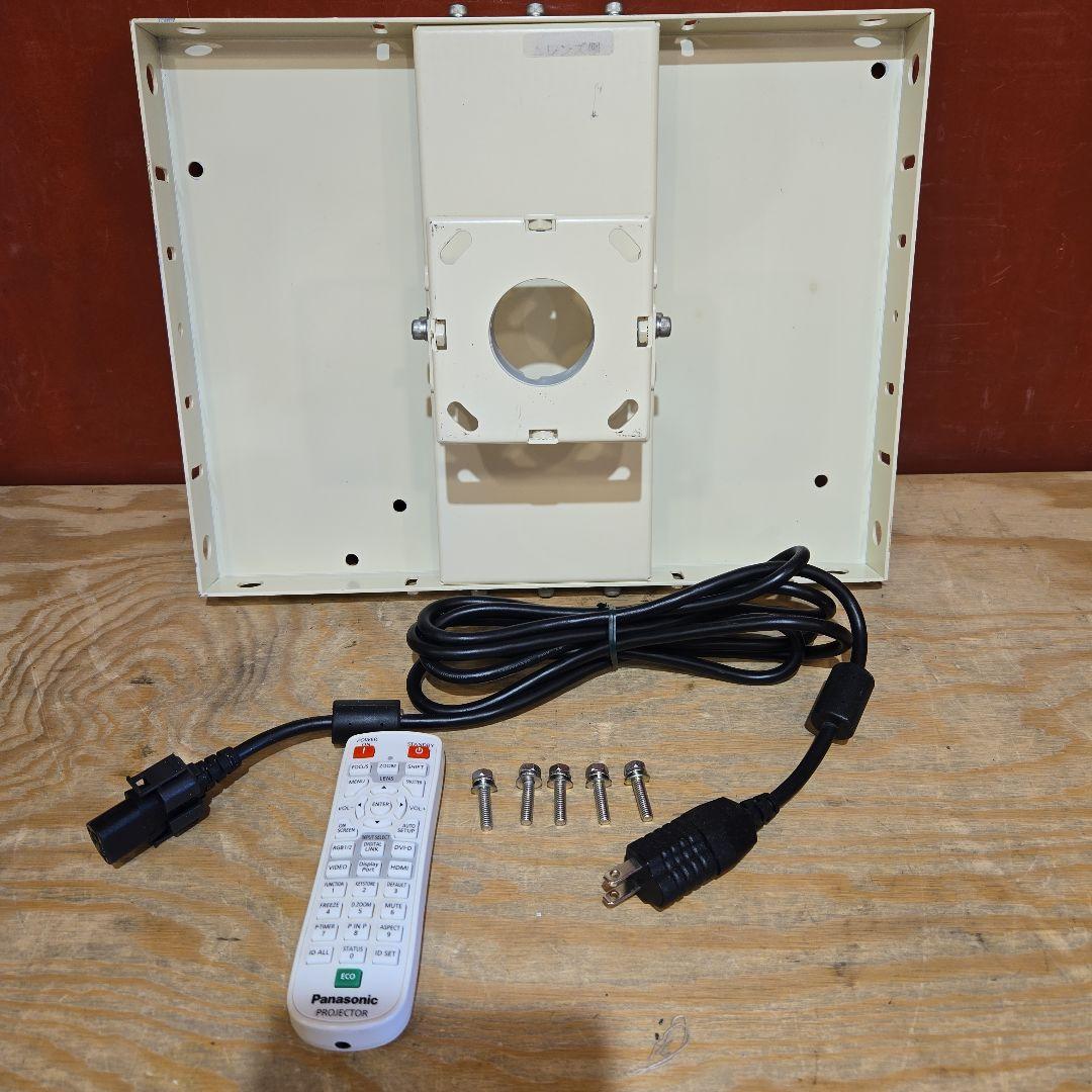 【A】 Panasonic パナソニック PT-EW640J 液晶プロジェクター