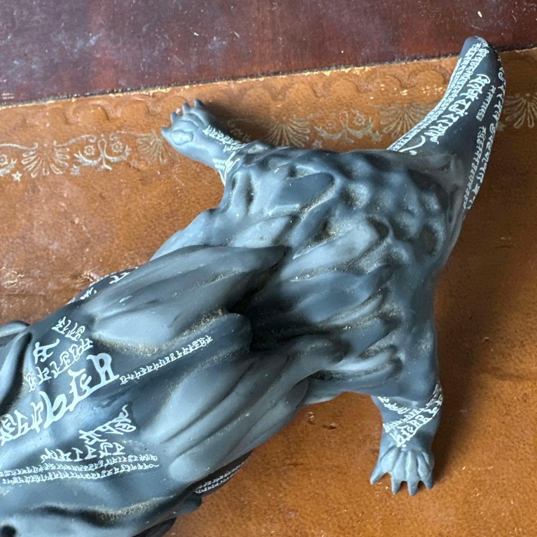 ツチノッパグレーの動物置物 文字彫刻　世田谷ベース　所ジョージ