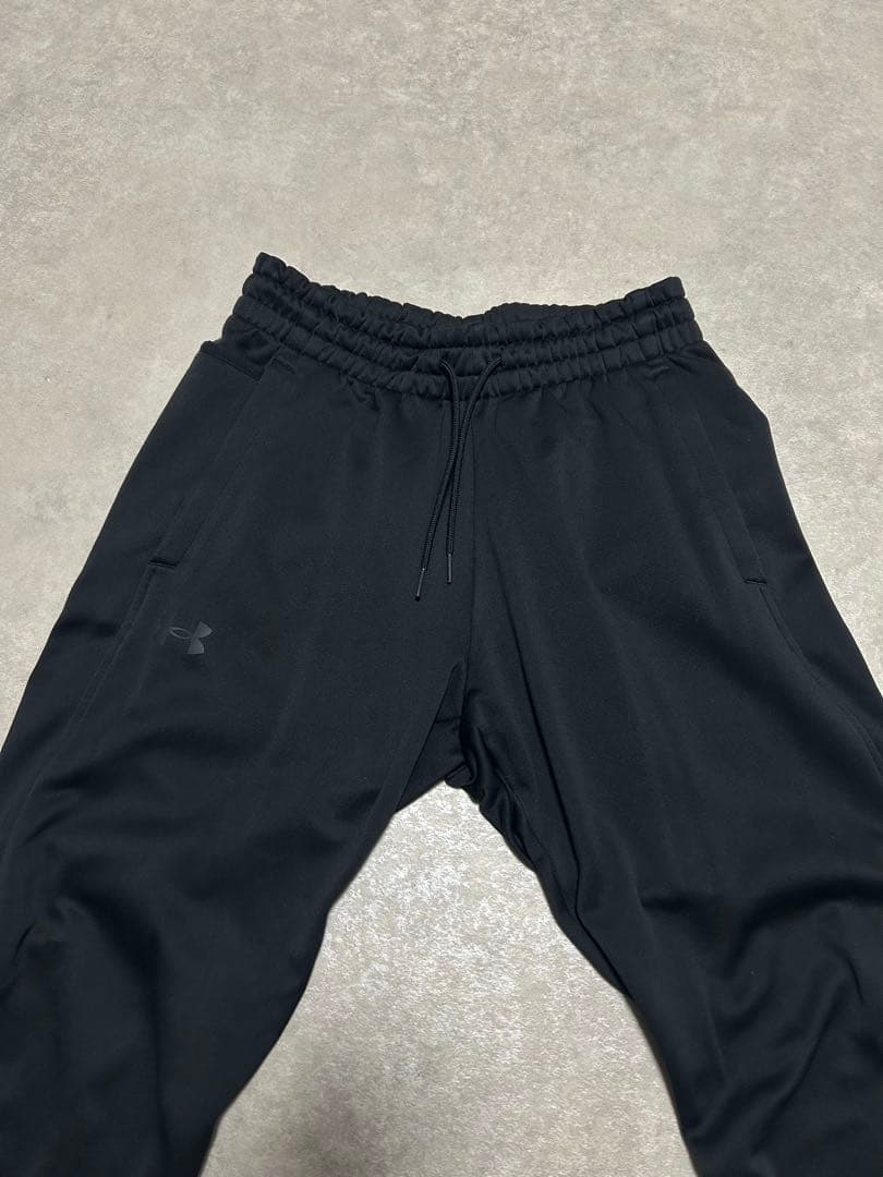 極美品 セットアップ アンダーアーマー ジャージ Mサイズ パーカー パンツ 黒