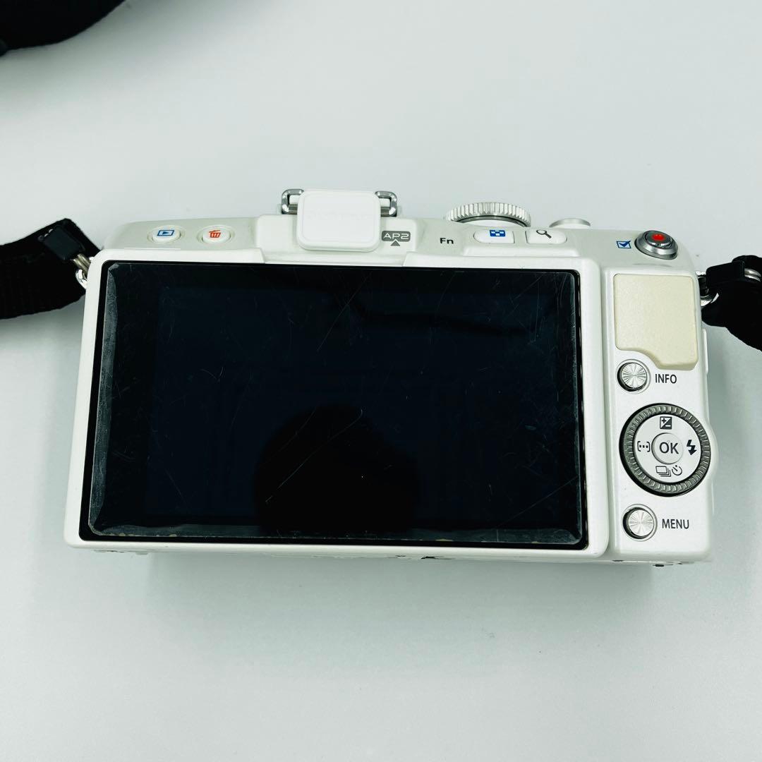 ヤマピー　OLYMPUS E-PL6 ダブルレンズ ミラーレス