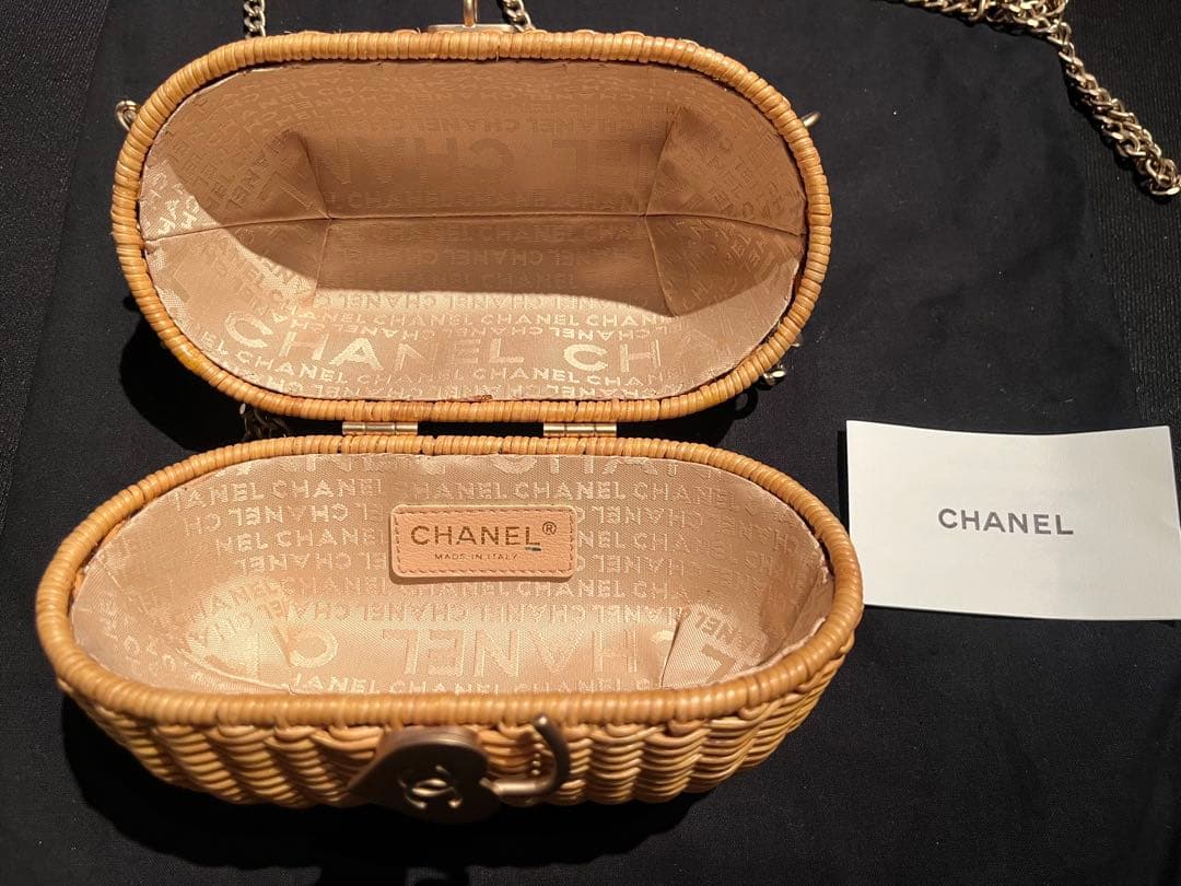 CHANEL かごバッグ ハート型ロック付き