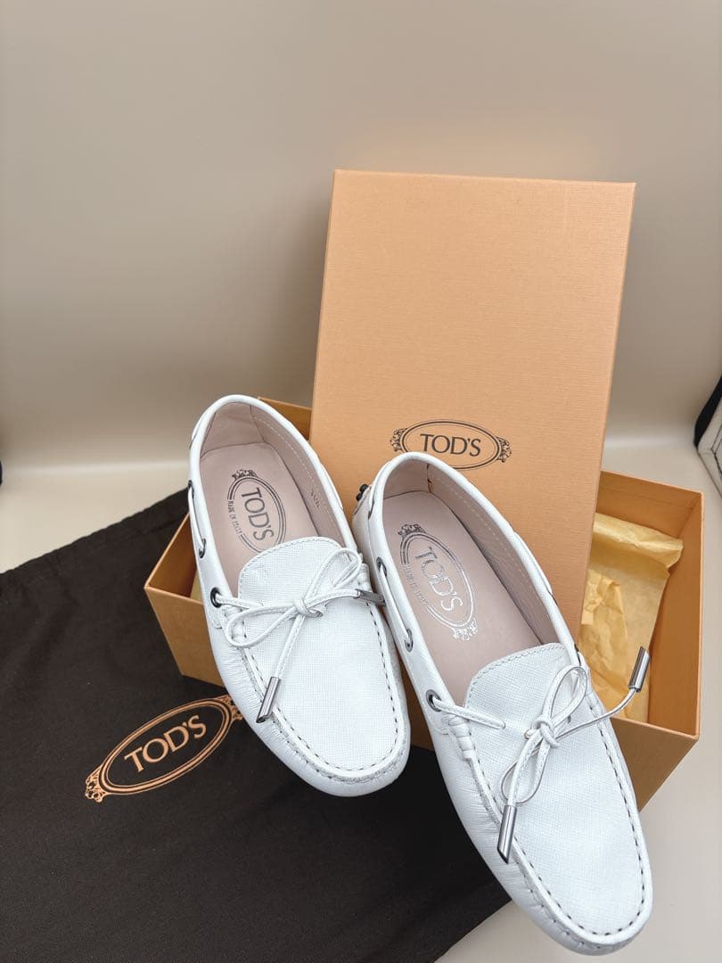 【未使用級　美品】Tod's トッズ　革靴　ドライビングシューズ21.5cm