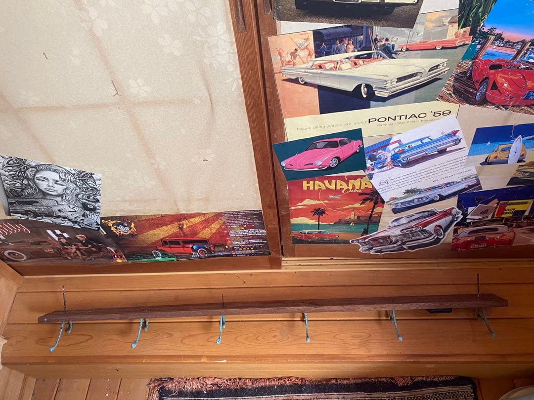 店舗用6連ハンガーフック色褪せてサビていますが、味があります。温度計付き