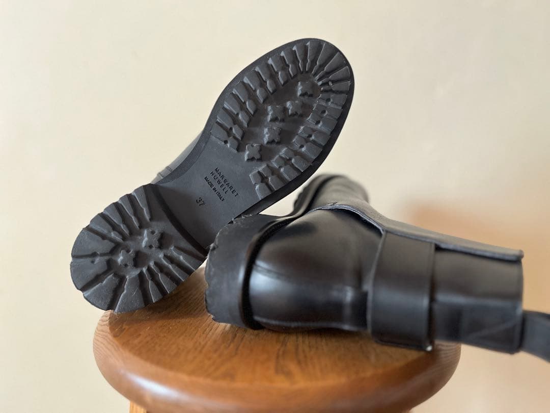 極美品 定価18万 2023新作 マーガレットハウエル レザーストラップブーツ