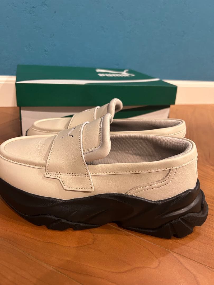 PUMA ローファー　レディース24cm ホワイト系　試着程度　美品