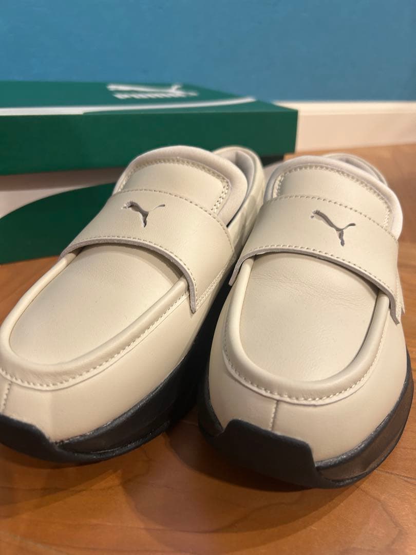 PUMA ローファー　レディース24cm ホワイト系　試着程度　美品