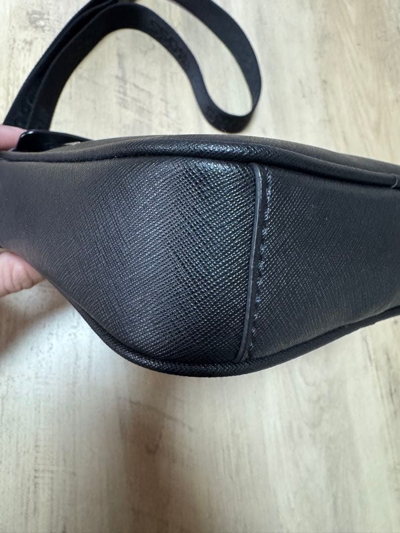 BOSS ブラック ショルダーバッグ　期間限定最終金額