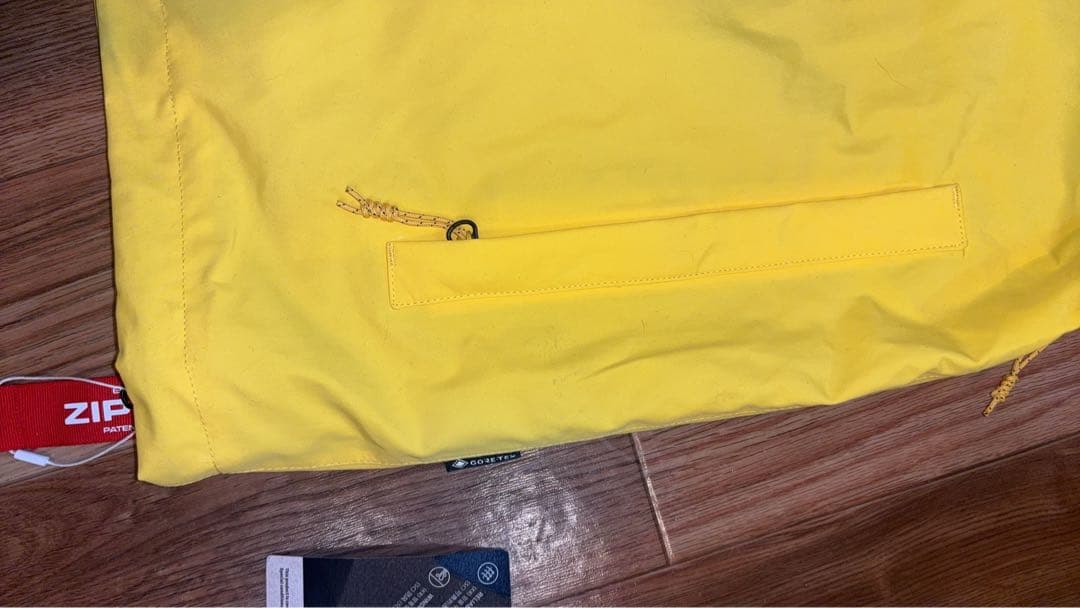 【新品・未使用/アウトレット品】 イエロー✖️ブラック フード付きジャケット　XL