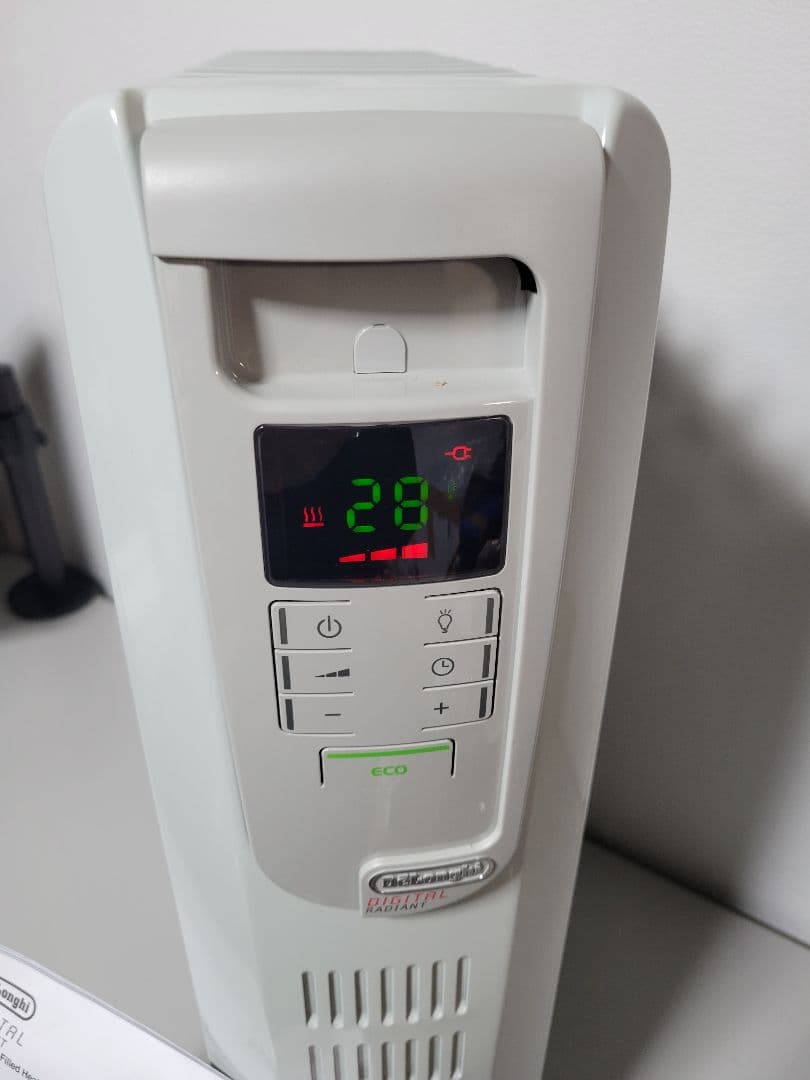 美品　De'Longhi (デロンギ) オイルヒーター KHD410812-GC