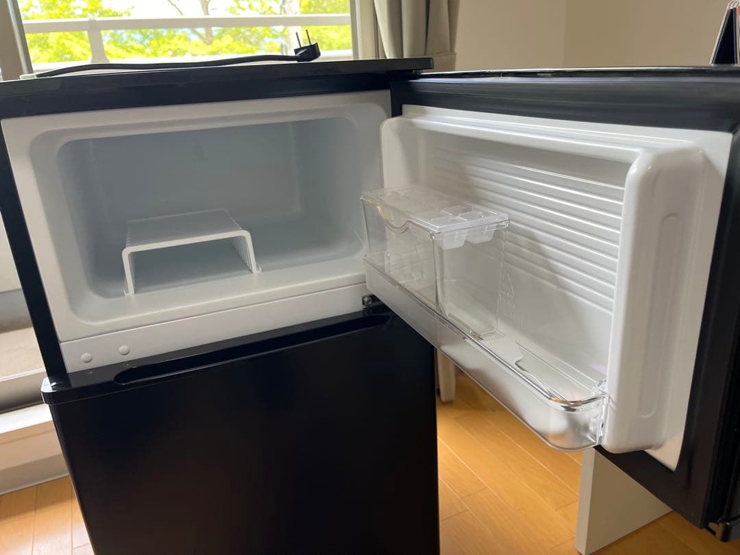 ま*ん様 comfee 冷蔵庫　90L 小型　一人暮らし