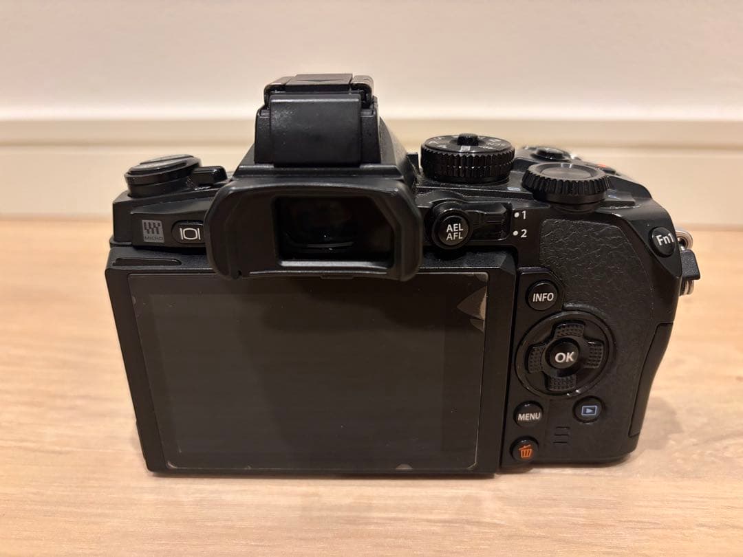 オリンパス E-M1 本体M.ZUIKO DIGITALレンズ2本セット