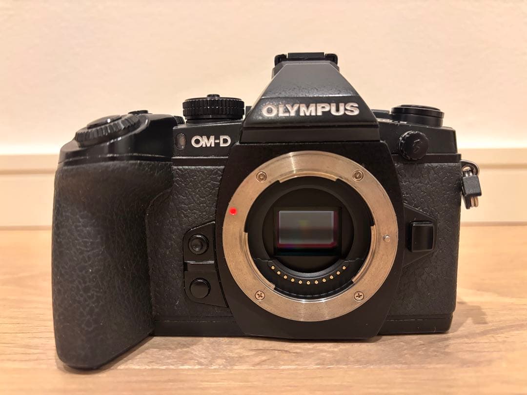 オリンパス E-M1 本体M.ZUIKO DIGITALレンズ2本セット