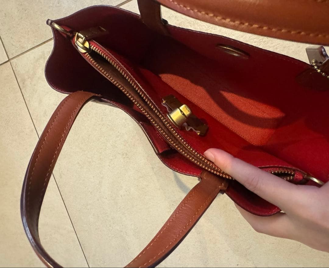 新品コーチ coachダイナソー柄トート/ショルダーバッグ