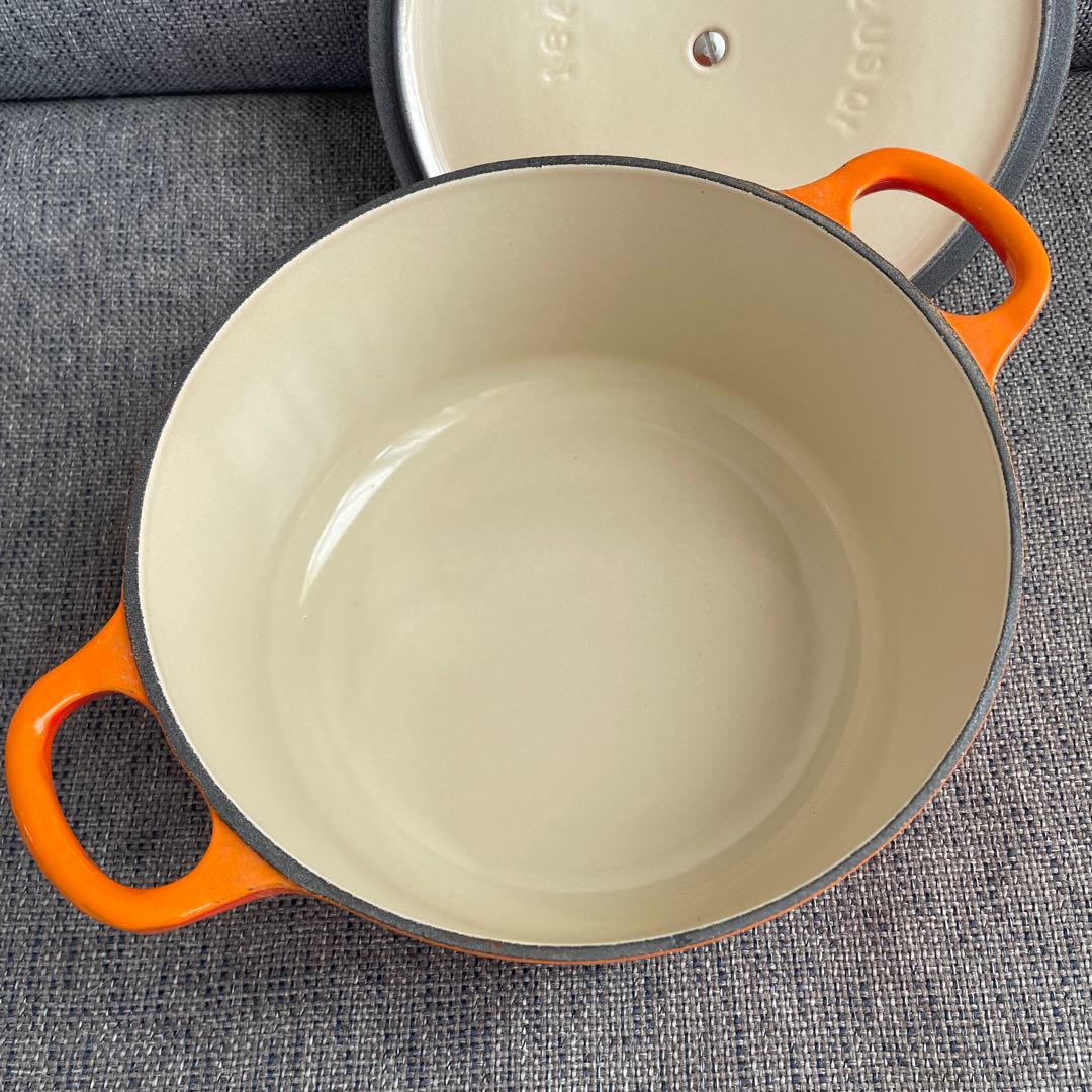 新品　ルクルーゼ　ココットロンド　両手鍋 18cm 箱無し