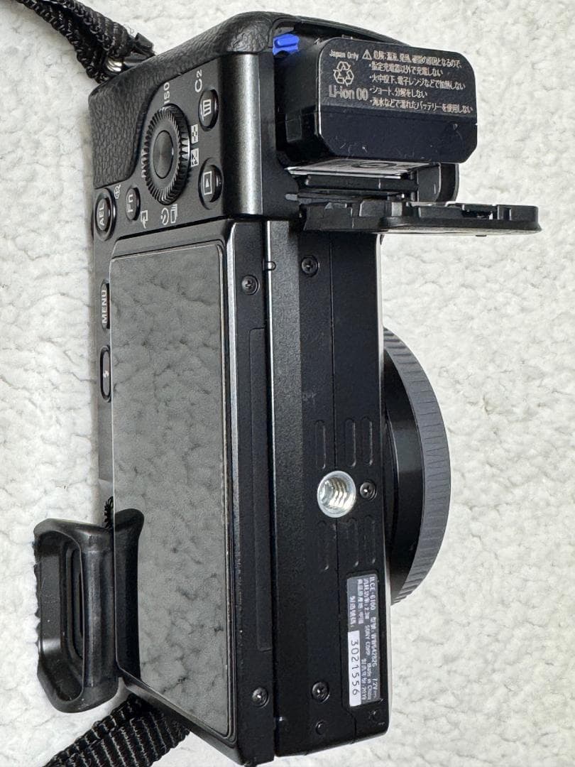 美品　SONY α6100 ミラーレス一眼カメラ