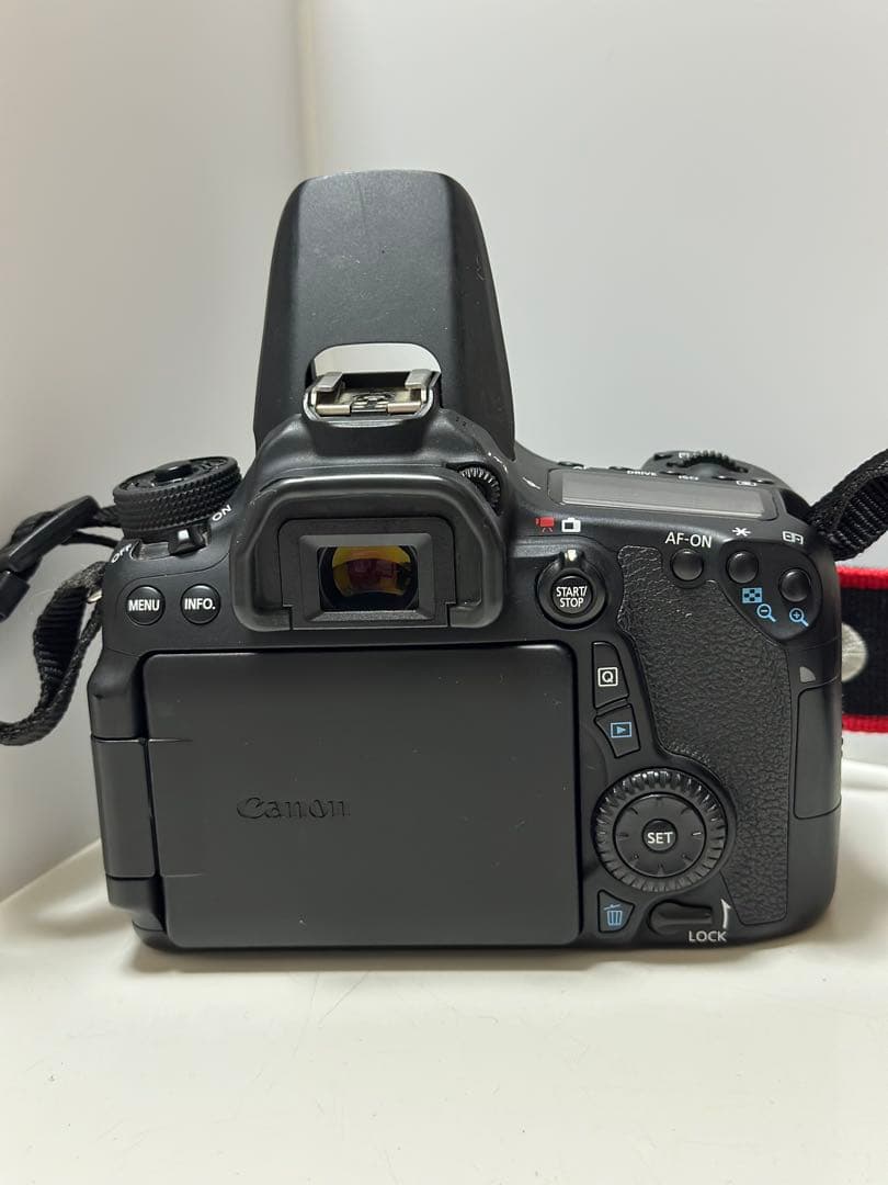 Canon EOS 70D 一眼レフカメラ　初心者向け　欠損あり　おまけ付き