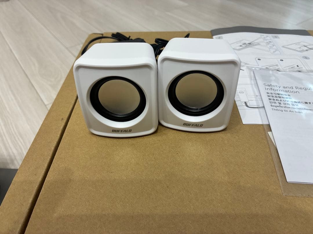 DELL ディスプレイ　P2418HT + BUFFALO スピーカー