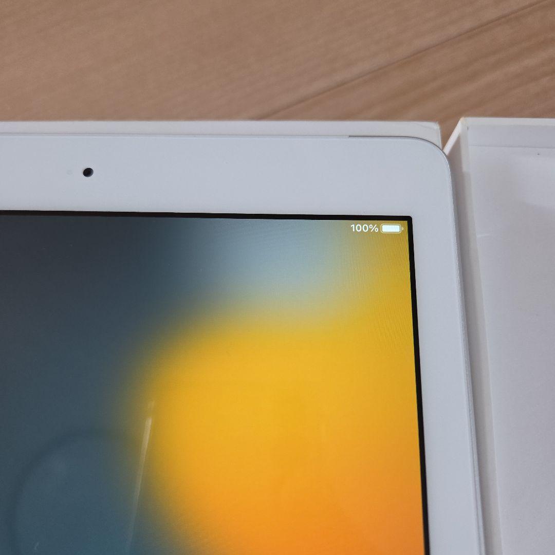 iPad　第6世代　32GB　 本体 充電ケーブル・アダプタ付属