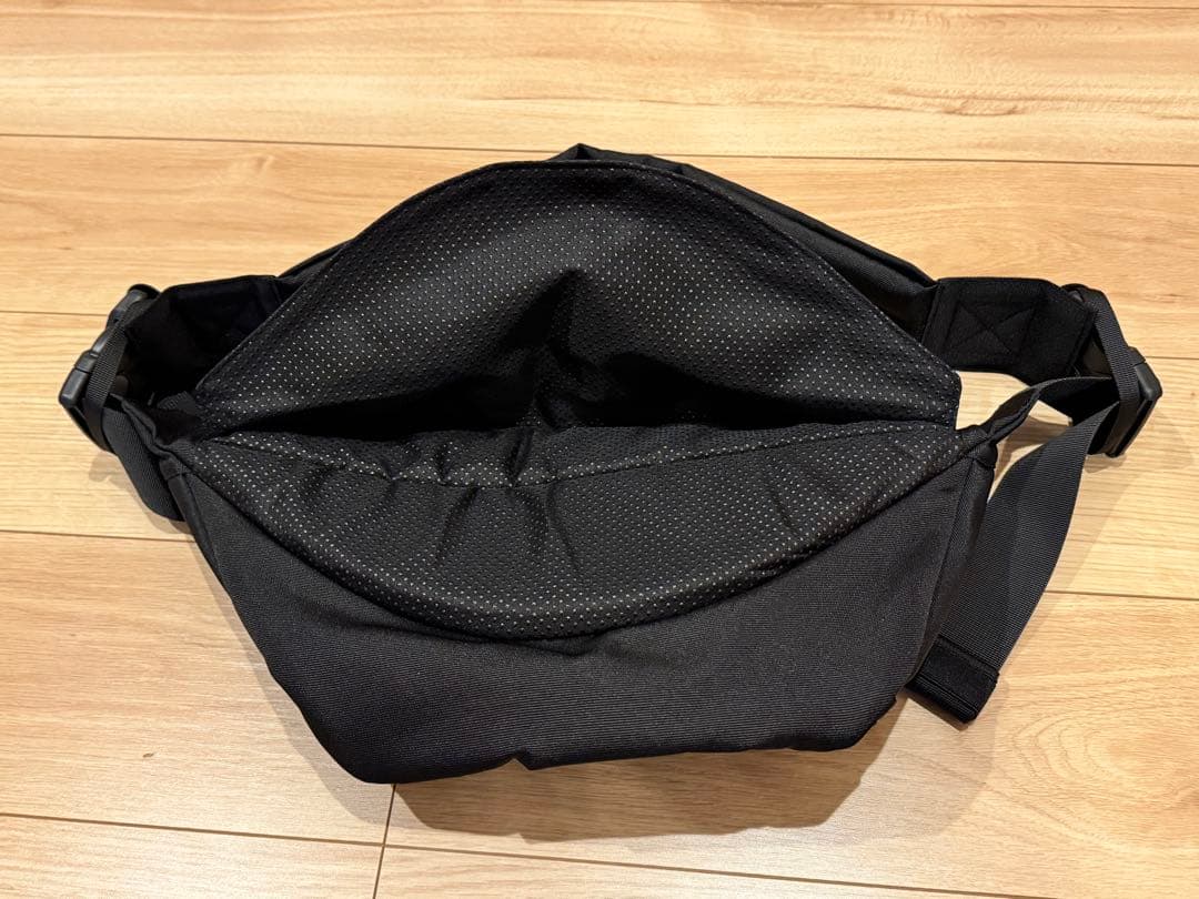 【新品未使用】DDiccho Hug育バッグ　ヒップシート　ブラック