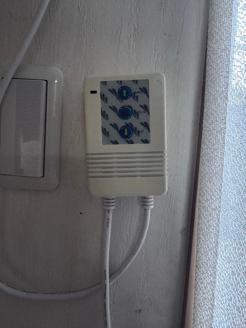 電動ロールスクリーン（プロジェクター用）