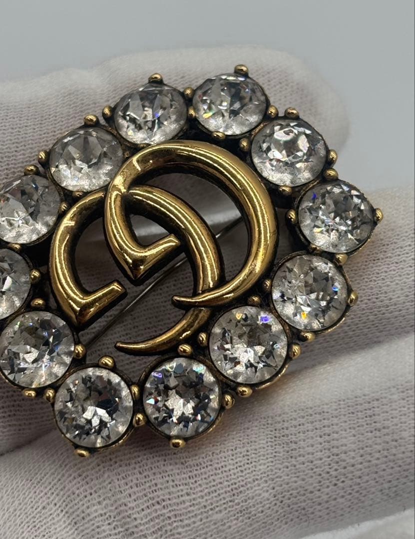 GUCCI グッチ ブローチ ダブルG クリスタル ラインストーン メタル GG