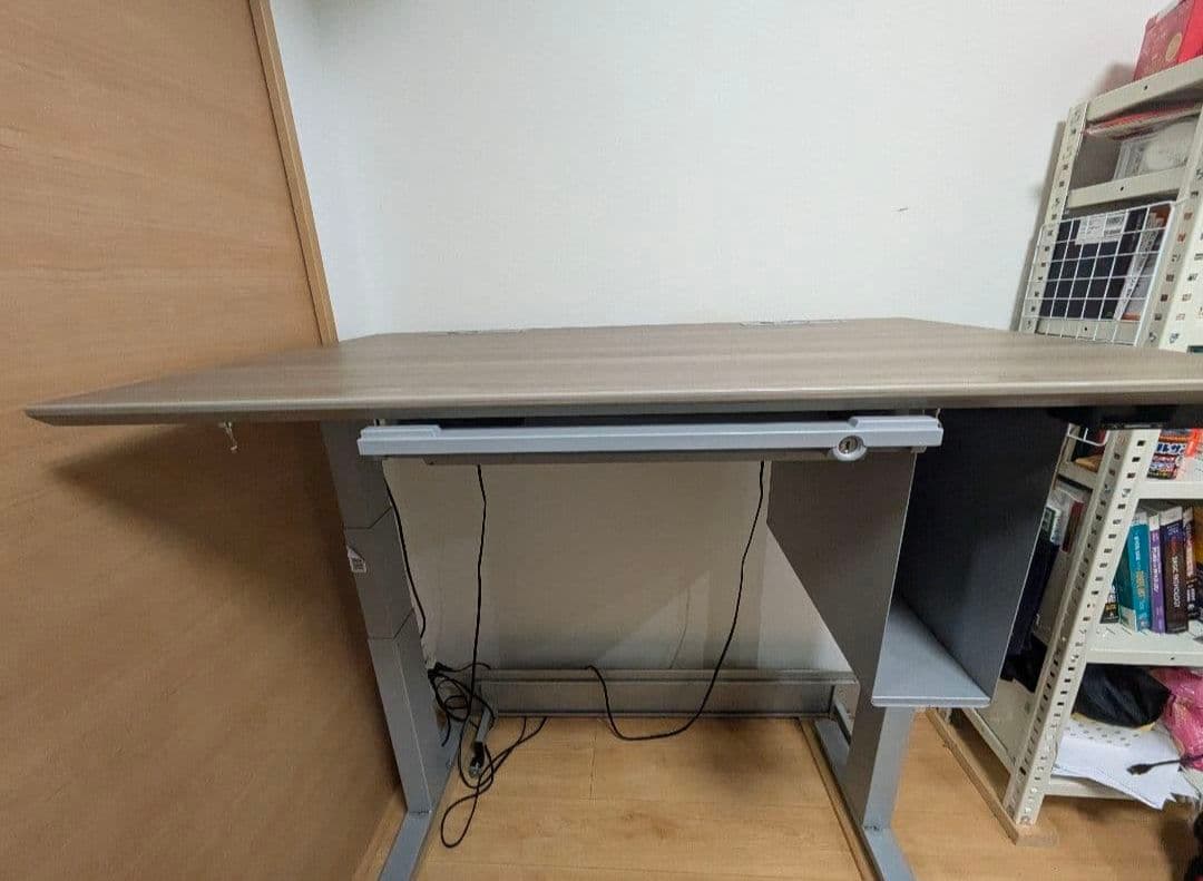 オカムラ昇降式デスク　スイフト