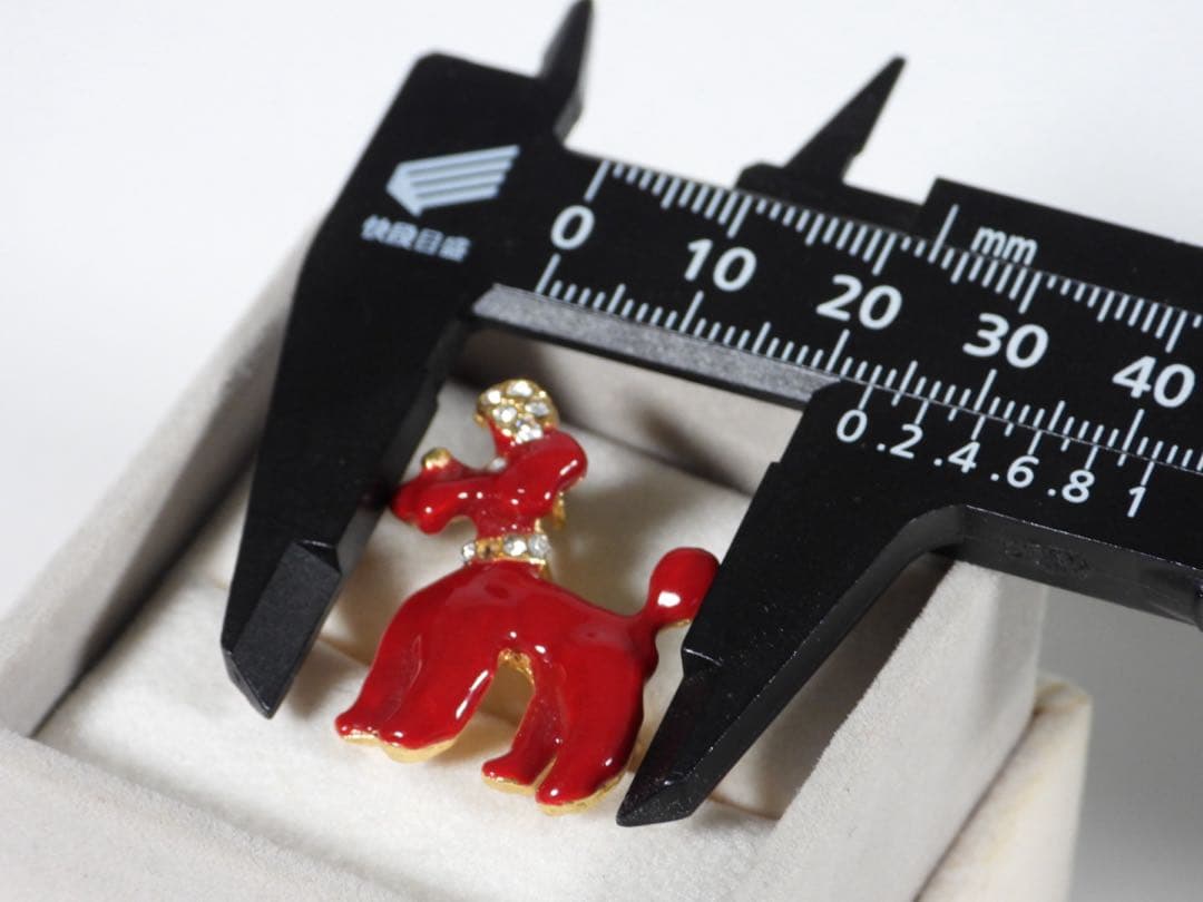 本珊瑚　赤珊瑚　犬ブローチ　アクセサリー ヴィンテージ