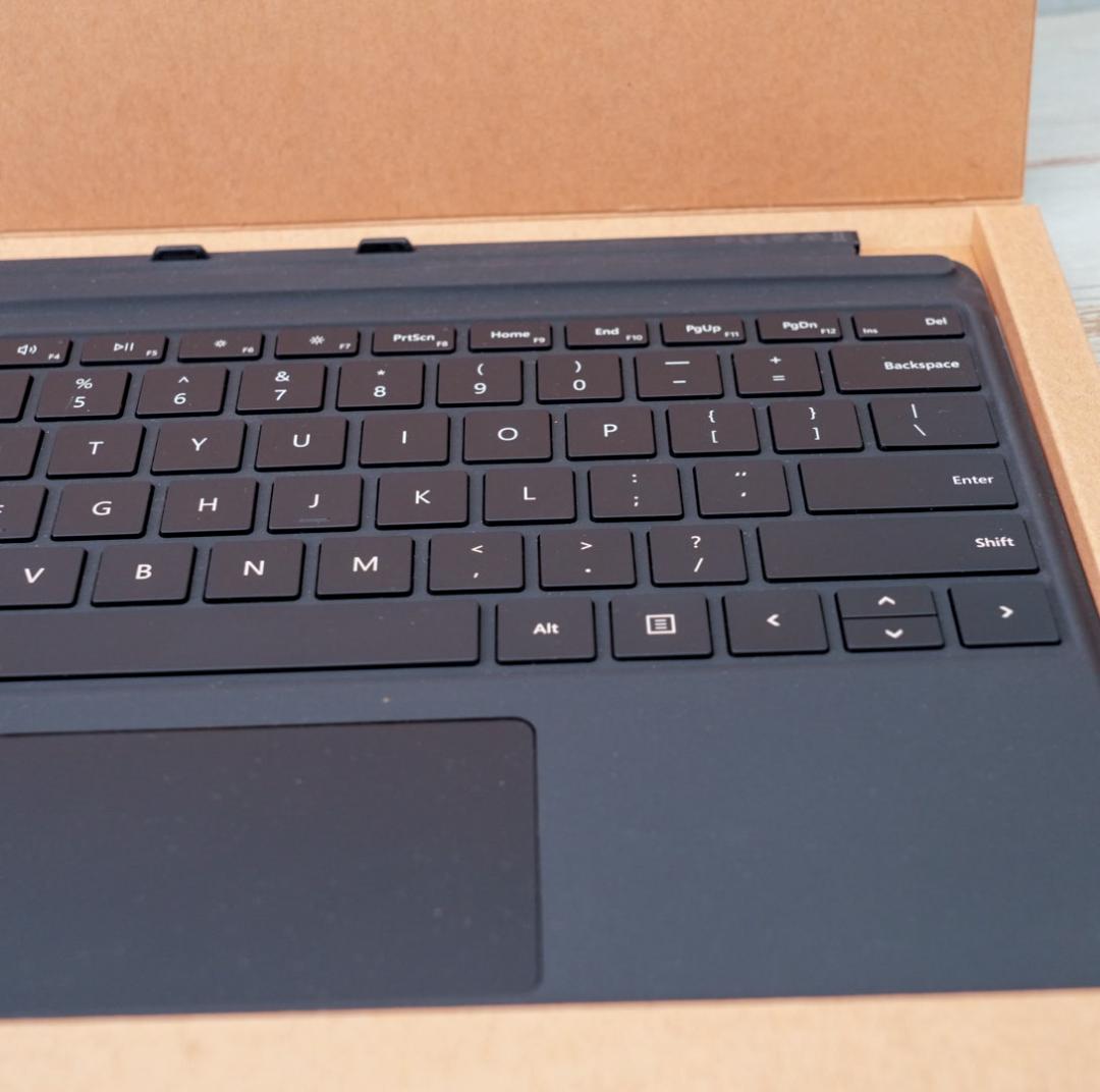 Surface Pro X 英字版 QJX-00021　未使用品