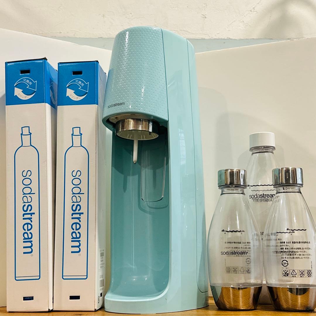 sodastreamスピリット　ミントグリーン　ボトルと新品及び空カートリッジ付