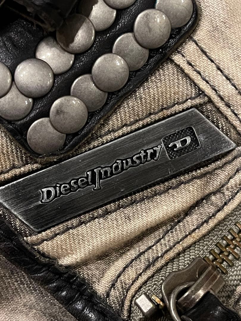 【激レア】DIESEL 特殊フォルム ショルダーバッグ 　メンズ、ユニセックス