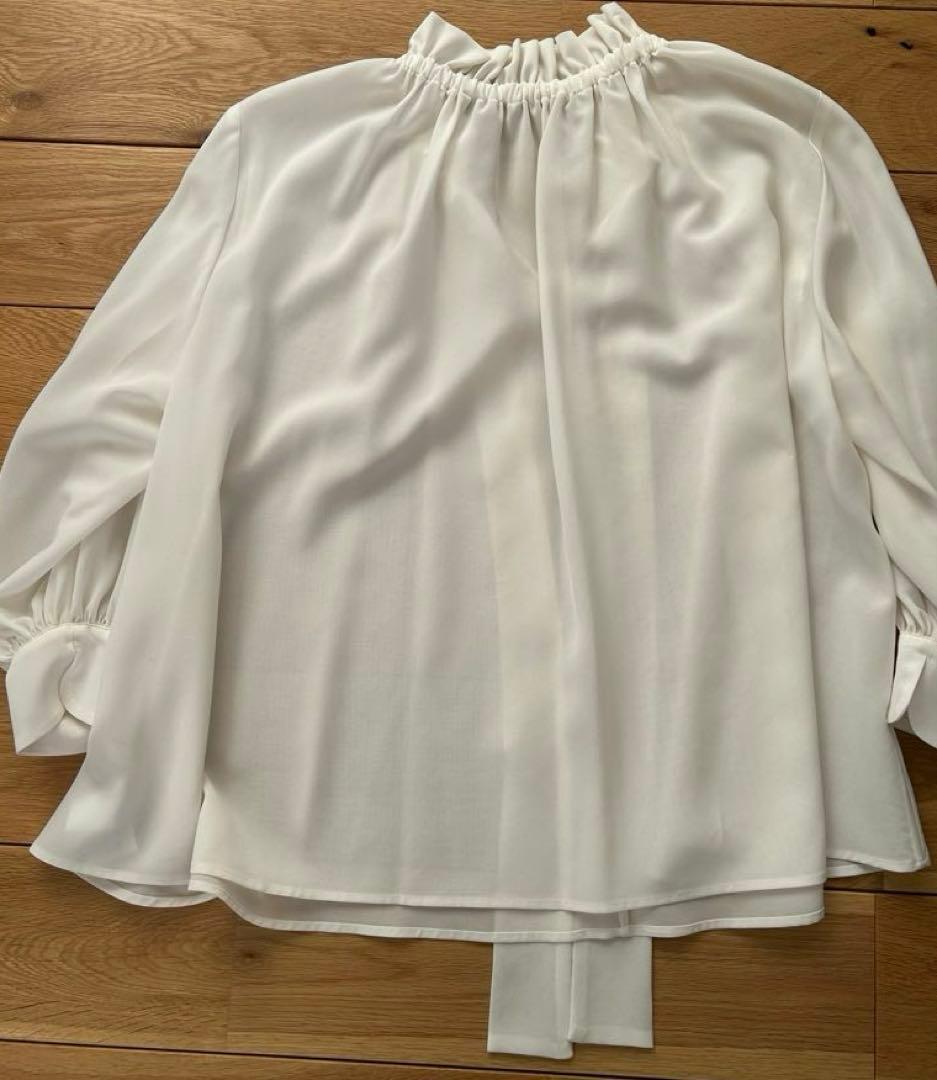 Ballsey シアートロ フリルネックブラウス　ホワイト