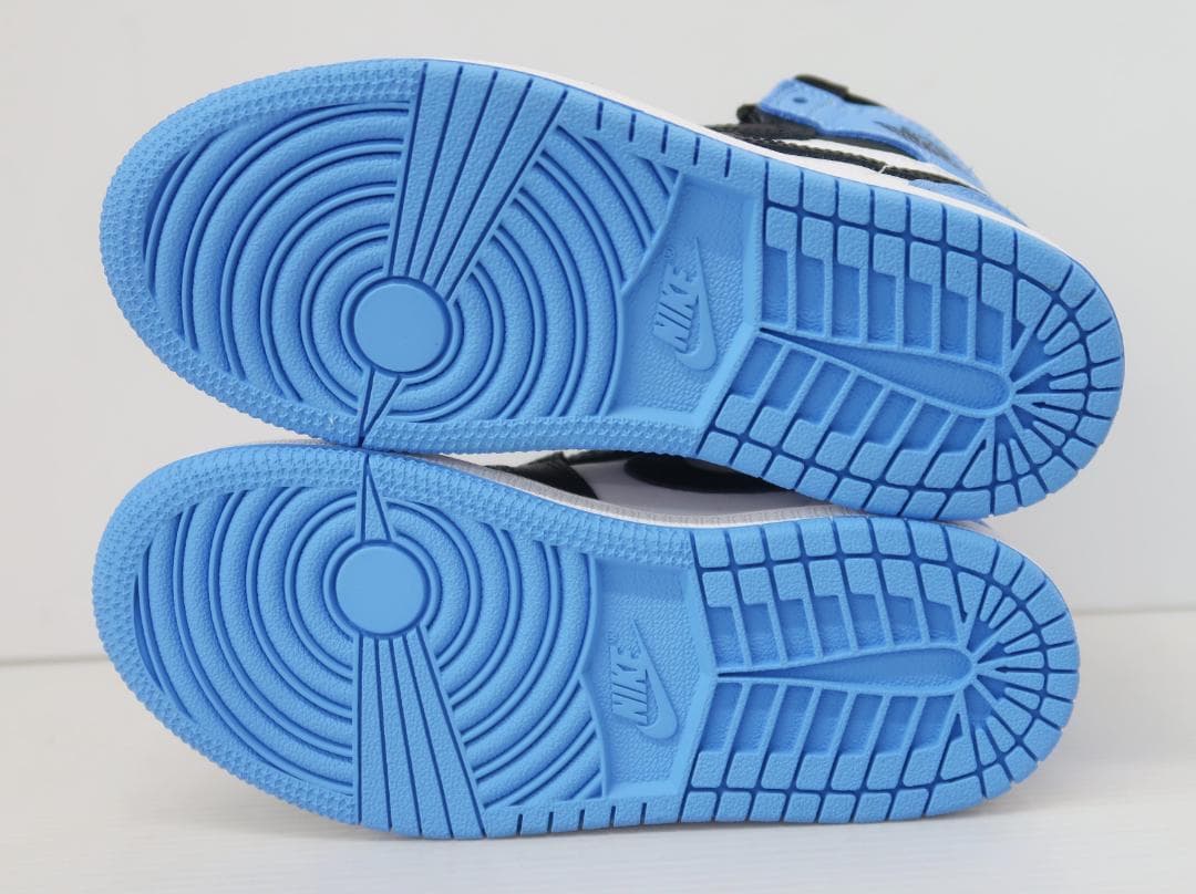 未使用 NIKE JORDAN 1 RETRO HIGH OG キッズ【G】.