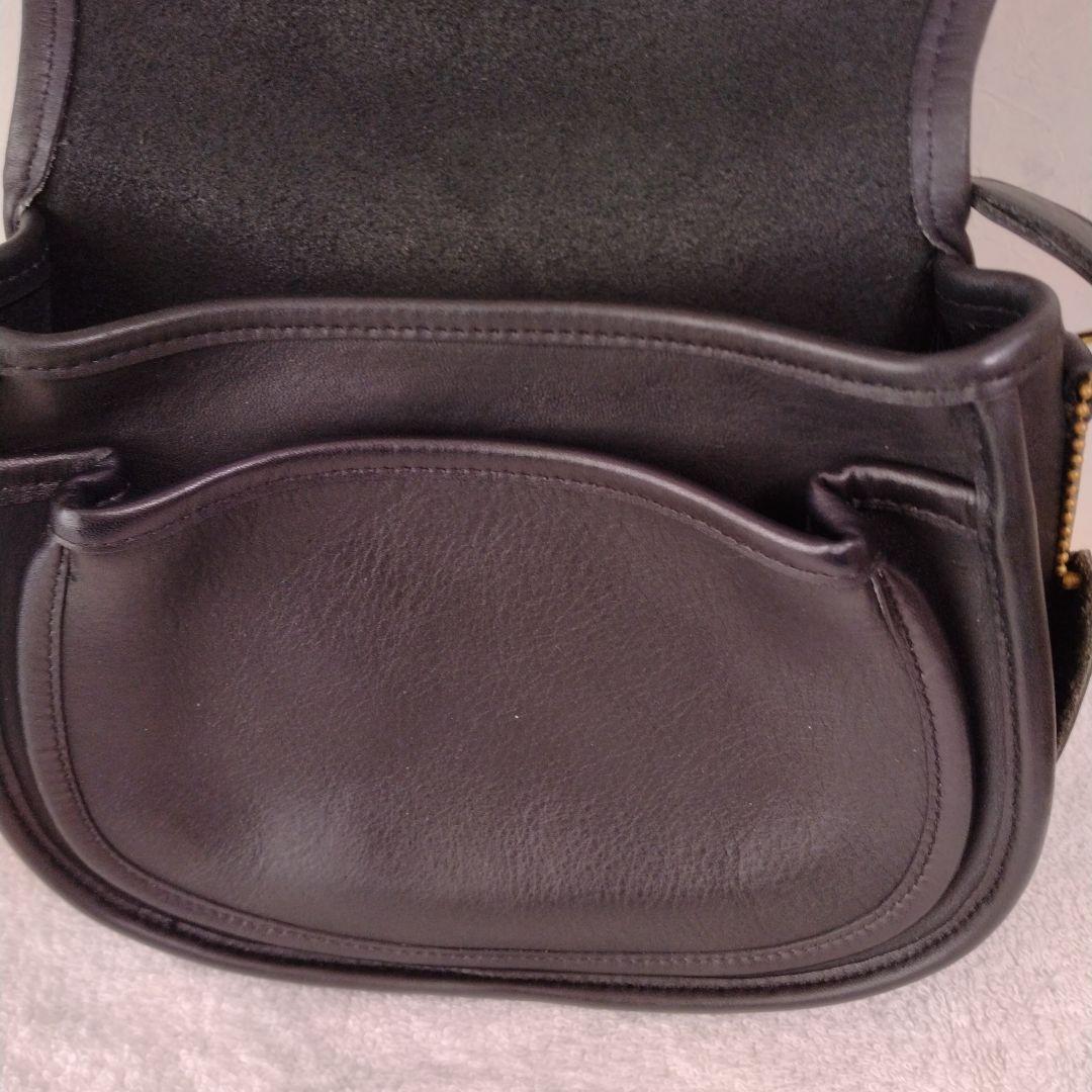 COACH 黒のレザー ハーフムーン型ショルダーバッグ