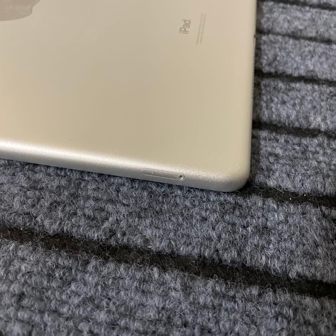 179 iPad 8世代 32GB SIMフリー シルバー