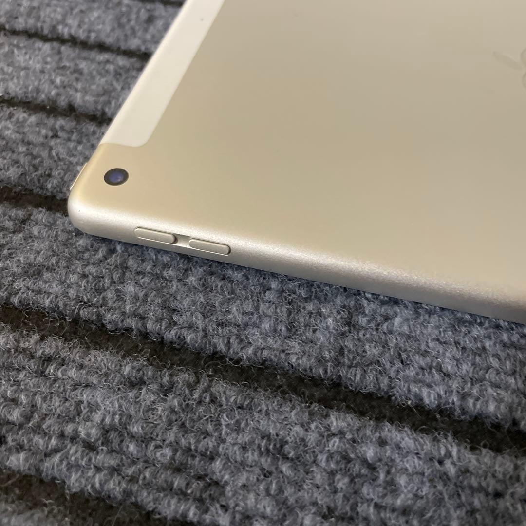 179 iPad 8世代 32GB SIMフリー シルバー
