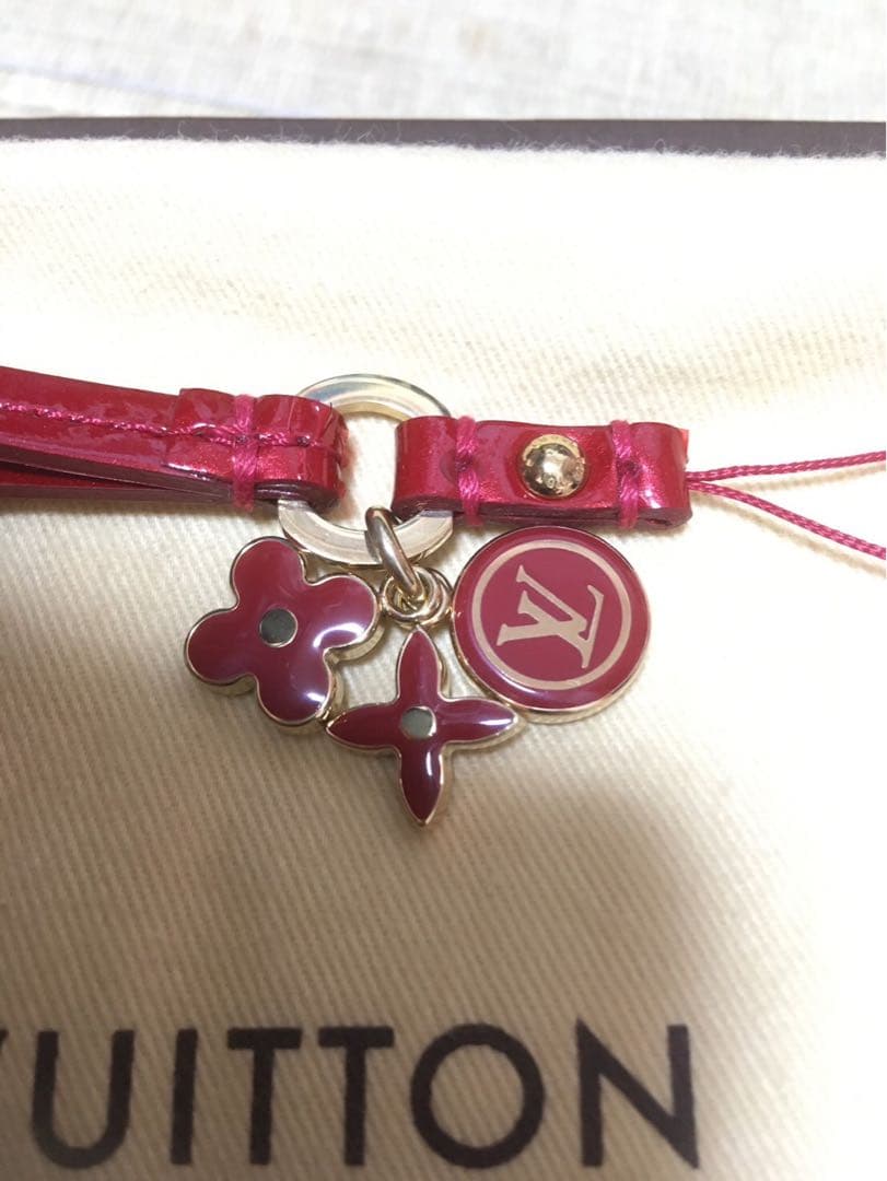 ☆新品未使用☆ルイヴィトン 携帯ストラップ　ドラゴンヌ　ヴェルニ 正規品