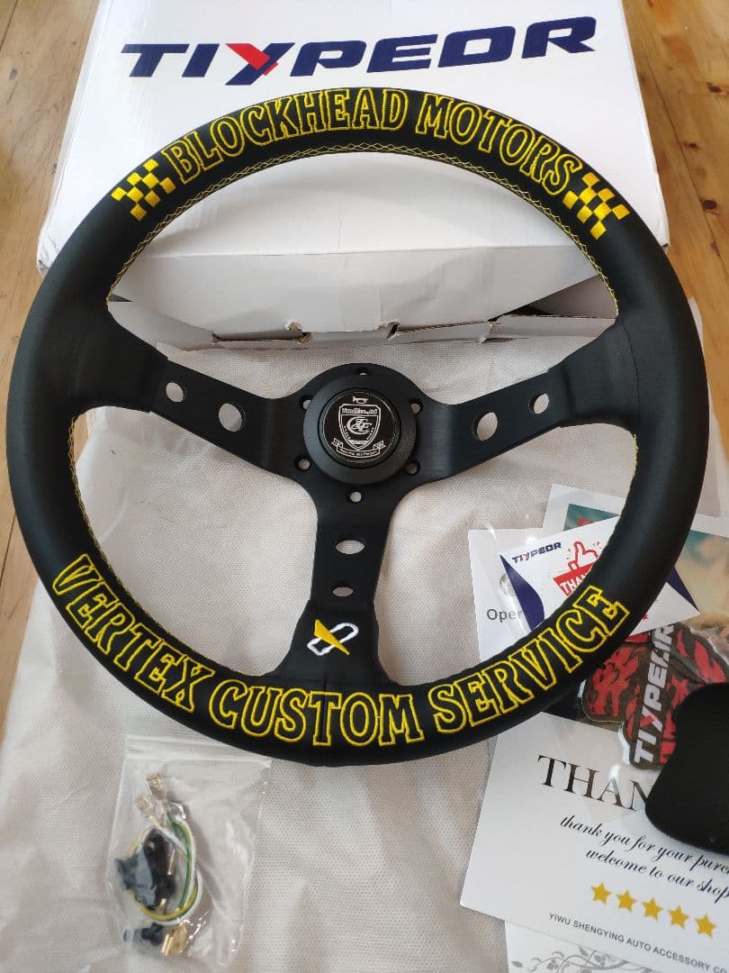 革 刺繍 ステアリング 13インチ 325m MOMOピッチ70