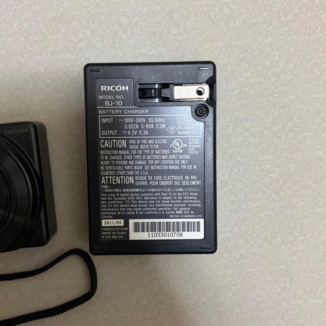 RICOH コンデジ デジカメ　CX6