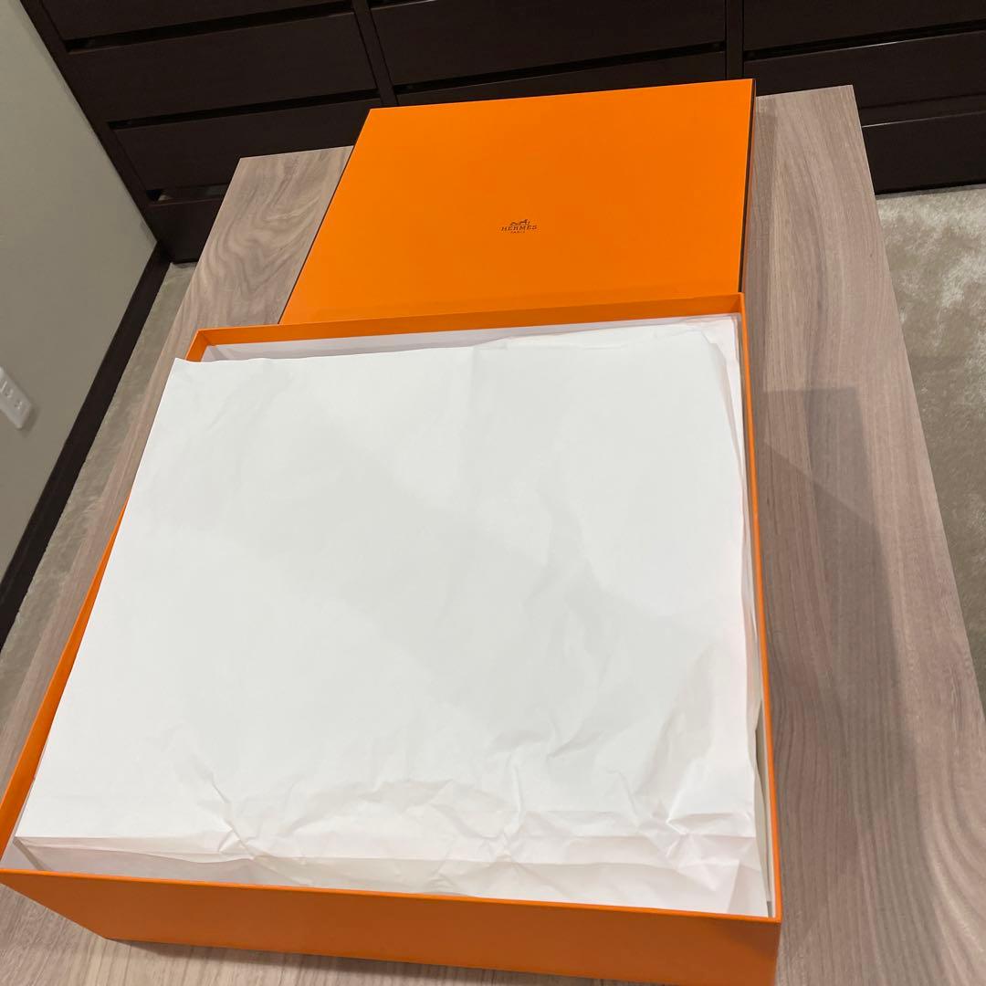 HERMES 大きな空箱　白紙　リボン　ショップカード　めちゃくちゃ綺麗です
