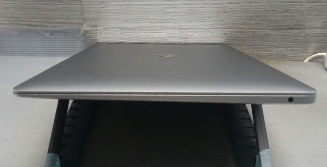 MacBook Air (Apple M1) シルバー