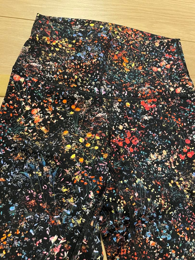 お値引き中！未使用　ルルレモン レギンス