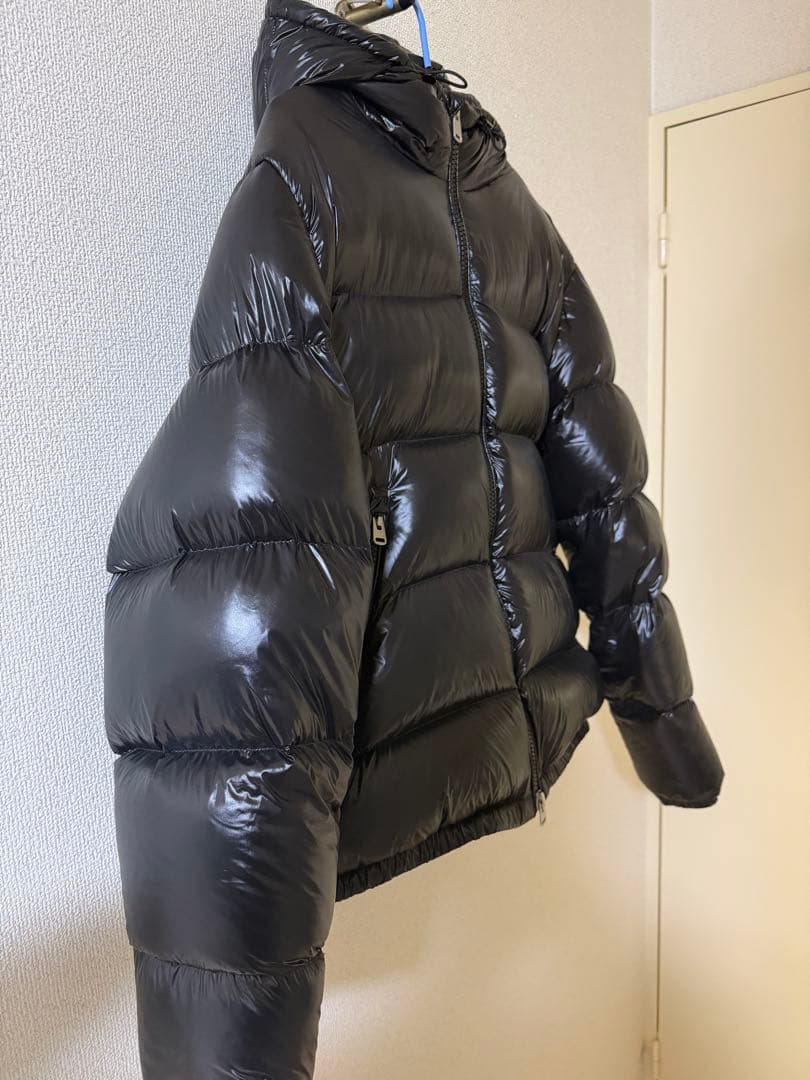 ZARA 黒の光沢ダウンジャケット フード付き