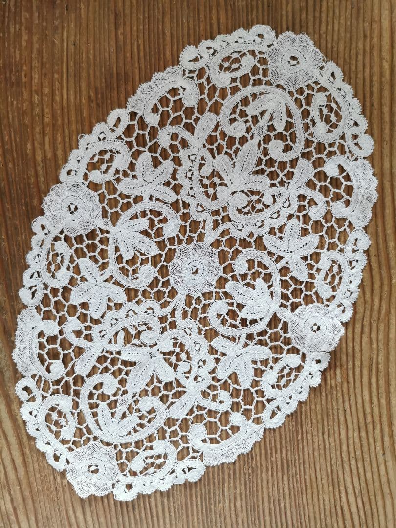 アンティークベルギー ブルージュ 草花紋様 ボビン編みリネンレースドイリー