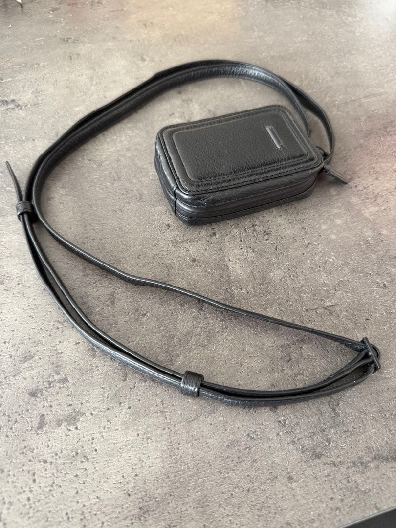 【objcts.io】ストラップ一体型マイクロバッグ