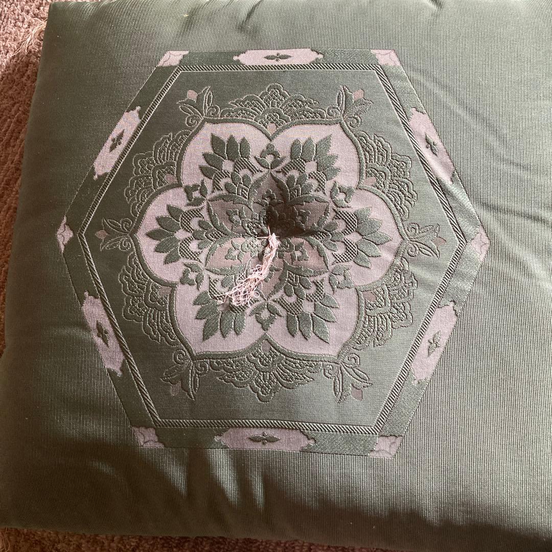 高級座布団５枚送料込み