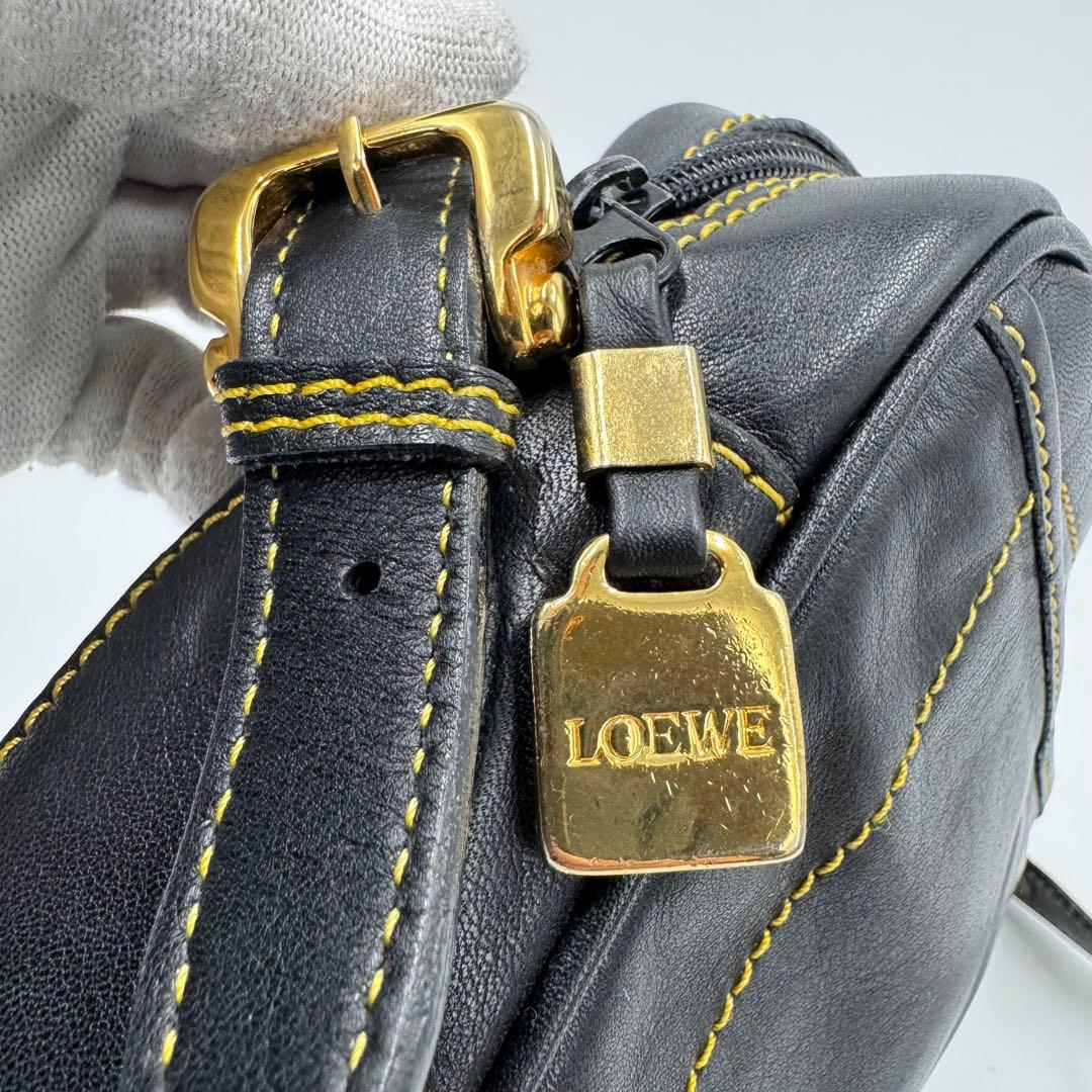 ロエベ アナグラム レザー イエローステッチ ショルダーバッグ 斜め掛け 黒