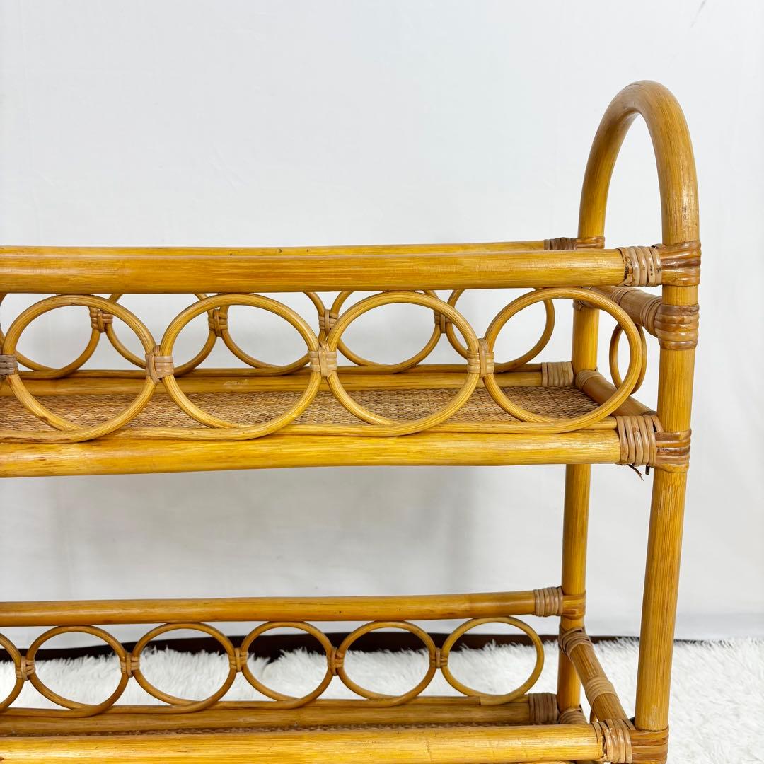 美しいラタン 2段のラック　シェルフ 飾り棚 　籐家具　キャスター付き