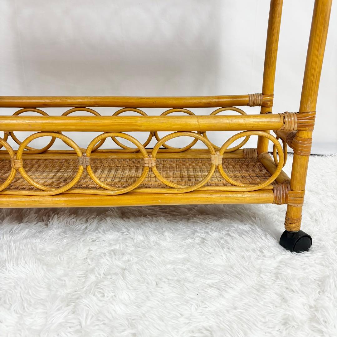 美しいラタン 2段のラック　シェルフ 飾り棚 　籐家具　キャスター付き