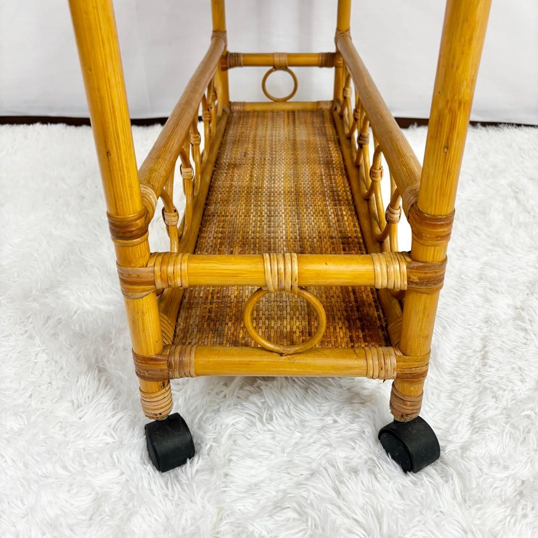 美しいラタン 2段のラック　シェルフ 飾り棚 　籐家具　キャスター付き